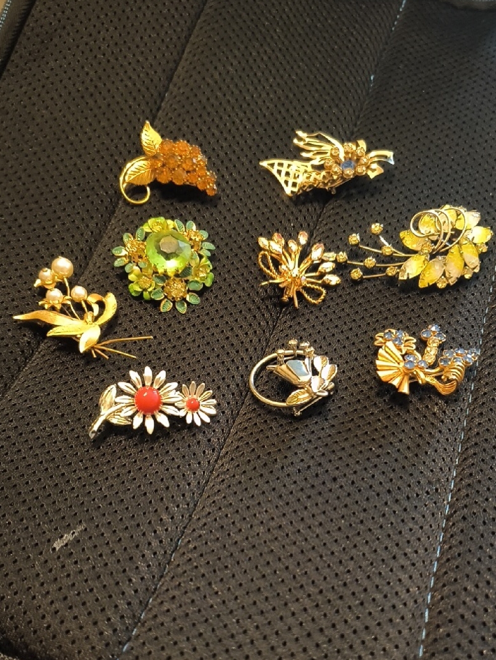 Beautiful Floral Brooches Of All Kinds